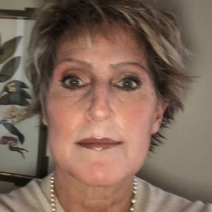 Meet your Posher, Laurie